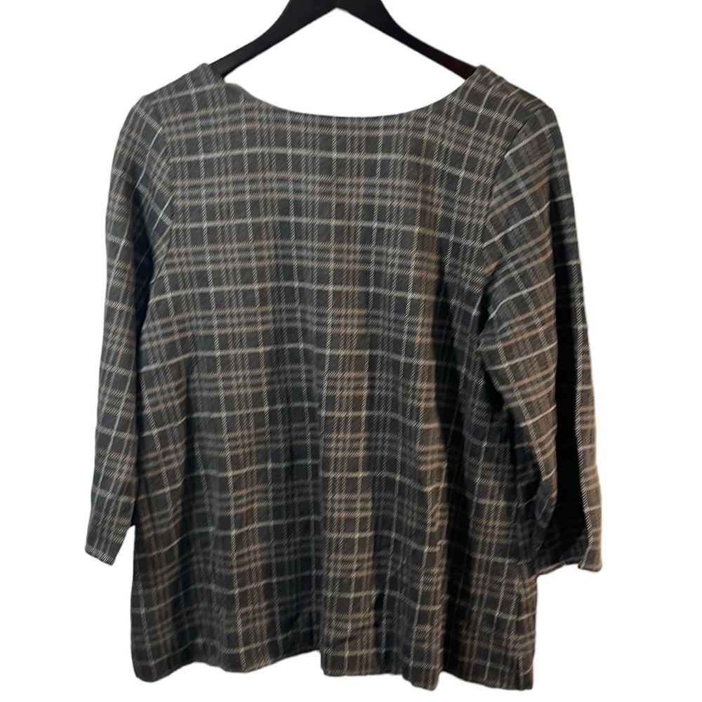 NWT J. Jill Ponte 3/4 sleeve top with v back/button detail size Med. Office
